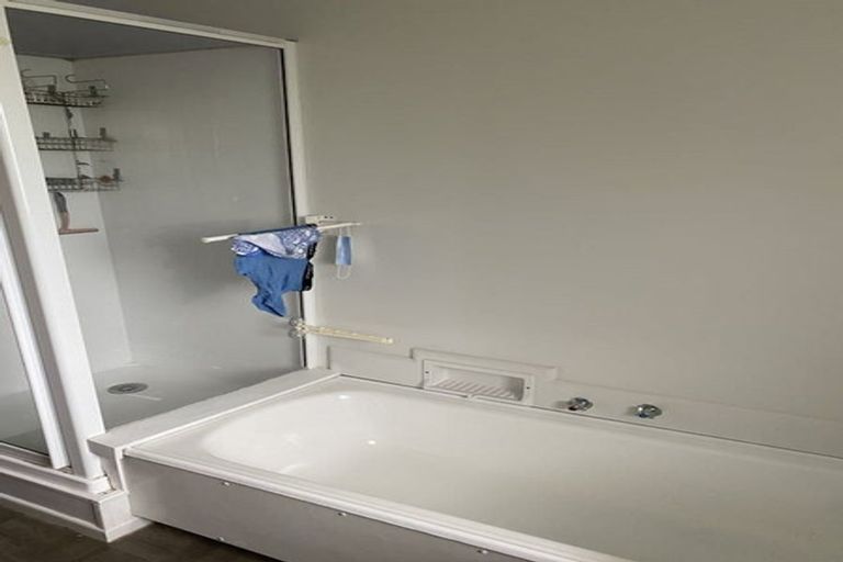 Photo of property in 3/69 Royal View Road, Te Atatu South, Auckland, 0610