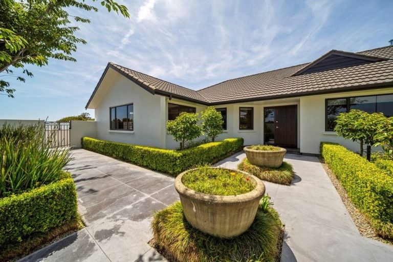 Photo of property in 186 Heta Road, Highlands Park, New Plymouth, 4312