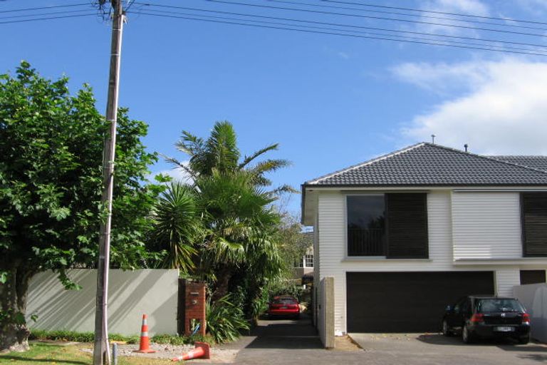 Photo of property in 1/4 Crete Avenue, Milford, Auckland, 0620