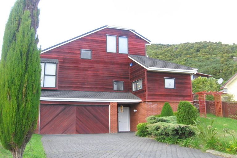 Photo of property in 69 Woodhouse Avenue, Karori, Wellington, 6012