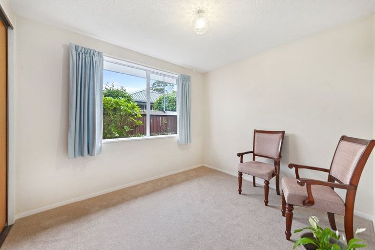 Photo of property in 5 Algie Place, Avonhead, Christchurch, 8042
