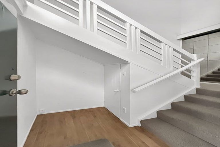 Photo of property in 3/64 Seacliffe Avenue, Belmont, Auckland, 0622