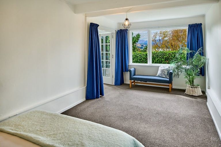 Photo of property in 30 Mana View Road, Paremata, Porirua, 5026