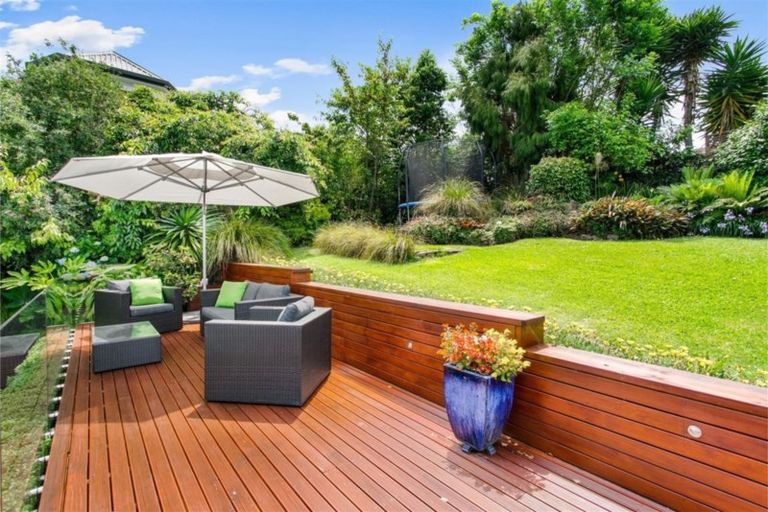 Photo of property in 21 Lagoon Way, West Harbour, Auckland, 0618