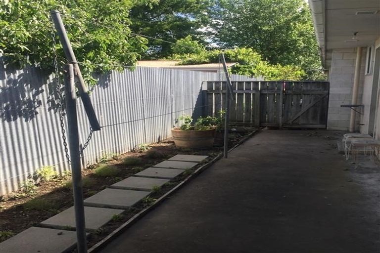 Photo of property in 2/1012 Plunket Street, Saint Leonards, Hastings, 4120