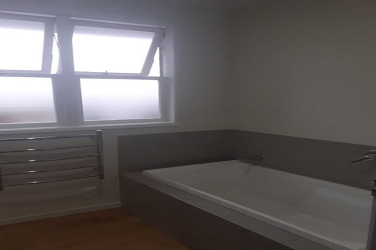 Photo of property in 13 Lewis Road, Pakuranga, Auckland, 2010