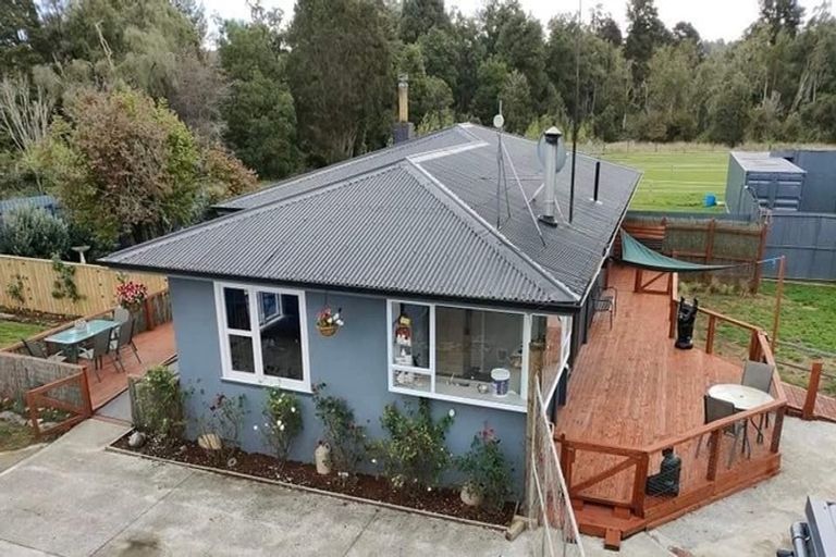 Photo of property in 12 Lagoon Road, Rangiwahia, Kimbolton, 4774