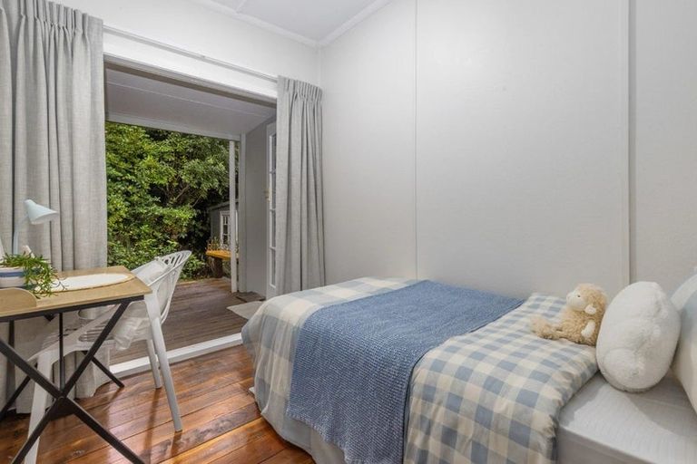 Photo of property in 12 Hira Street, Waikanae, 5036