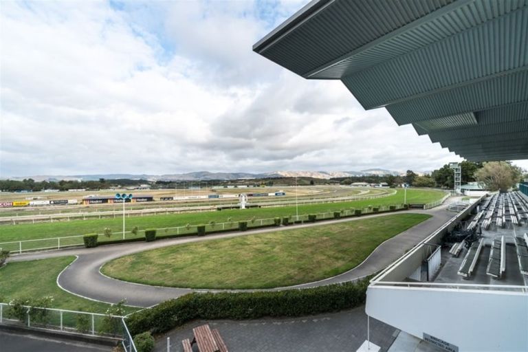 Photo of property in 5 Grand Oaks Drive, Awapuni, Palmerston North, 4412