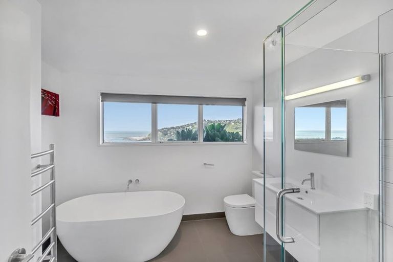 Photo of property in 18 Glendevere Terrace, Redcliffs, Christchurch, 8081