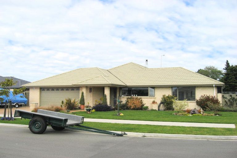 Photo of property in 13 Yellowlees Drive, Kaiapoi, 7630