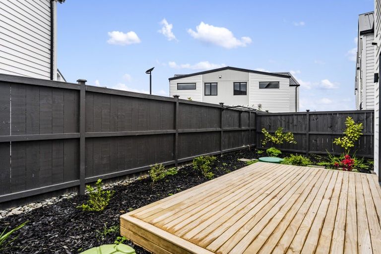 Photo of property in 10 Babos Avenue, Kumeu, 0810