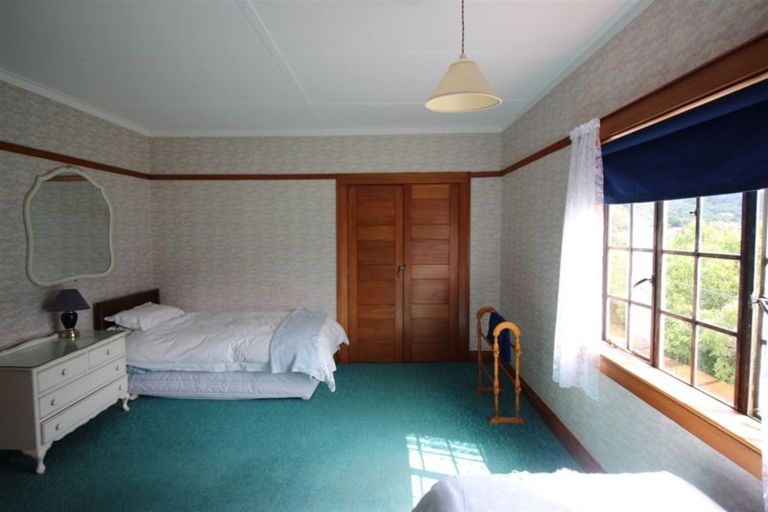 Photo of property in 118 Wellington Street, Picton, 7220