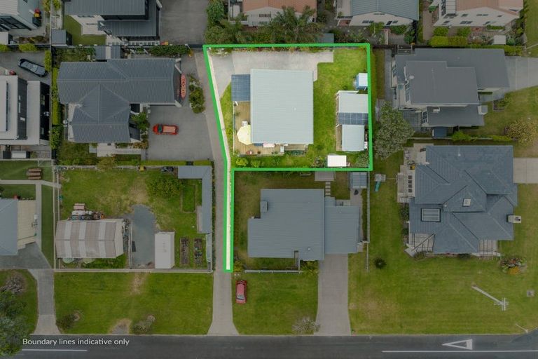 Photo of property in 202 Bond Street, Whangamata, 3620