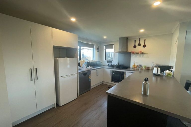 Photo of property in 27 Discovery Place, Marfell, New Plymouth, 4310