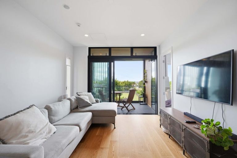 Photo of property in Frank Sargeson Apts, 104/74 Anzac Street, Takapuna, Auckland, 0622