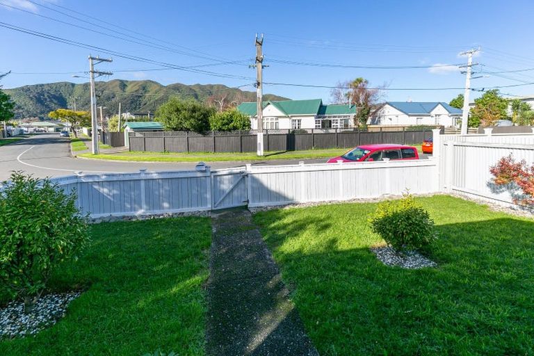 Photo of property in 53 Awamutu Grove, Waiwhetu, Lower Hutt, 5010