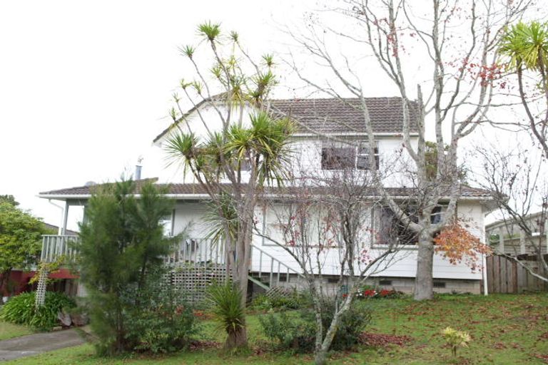 Photo of property in 27 Judkins Crescent, Cockle Bay, Auckland, 2014