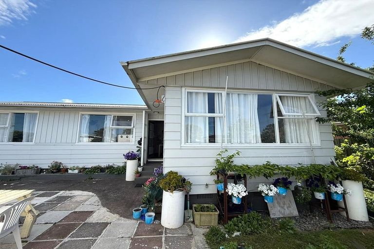 Photo of property in 11 Harania Avenue, Favona, Auckland, 2024