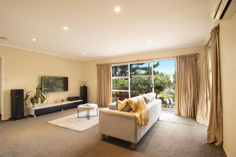 Photo of property in 18 Toporoa View, Ascot Park, Porirua, 5024