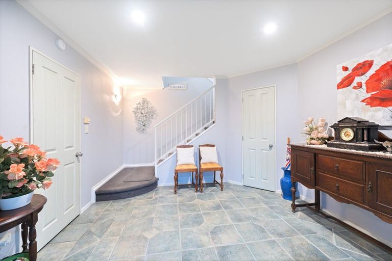 Photo of property in 1 Sandhurst Rise, Henderson, Auckland, 0612