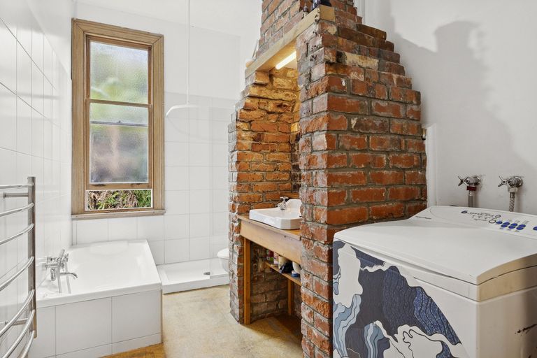 Photo of property in 1 Seddon Street, Ravensbourne, Dunedin, 9022