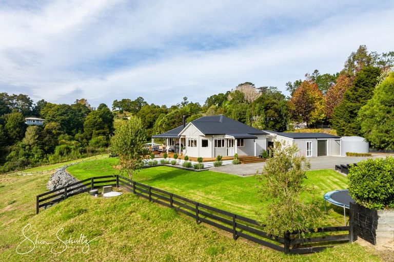 Photo of property in 17 Hook Road, Paparoa, 0571