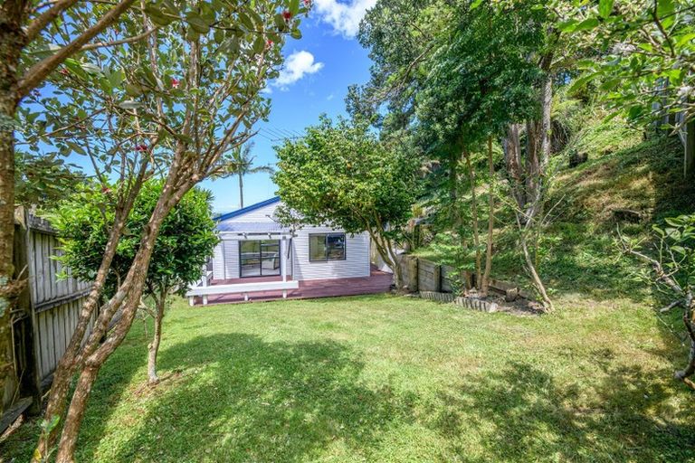 Photo of property in 1/8 Heatherleigh Rise, Northcross, Auckland, 0632