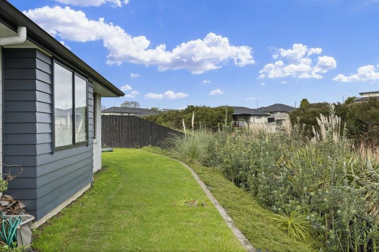 Photo of property in 19 Tahuna Minhinnick Drive, Glenbrook, Waiuku, 2681