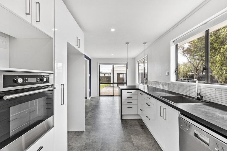 Photo of property in 3 Apollo Parade, Milson, Palmerston North, 4414