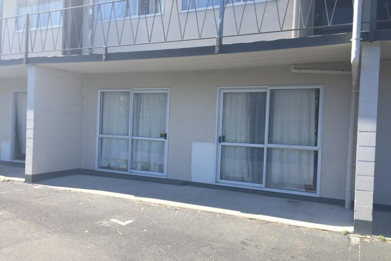 Photo of property in 2/3 Tralee Place, Hillcrest, Hamilton, 3216