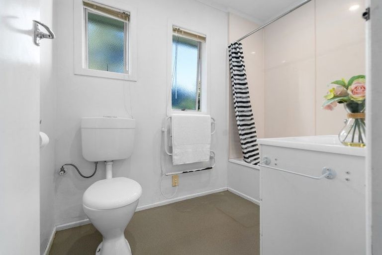 Photo of property in 32b Lyttelton Avenue, Forrest Hill, Auckland, 0620