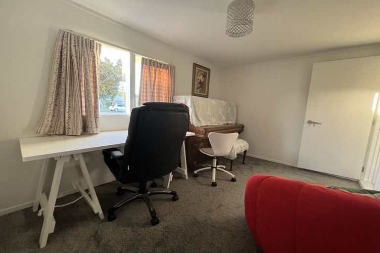 Photo of property in 1/110 Saddleback Rise, Murrays Bay, Auckland, 0630