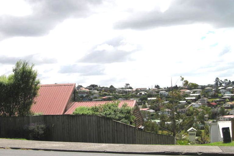 Photo of property in 1/66 Target Road, Totara Vale, Auckland, 0629