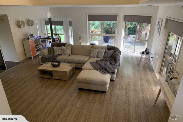 Photo of property in 13 Crimson Park, Oteha, Auckland, 0632