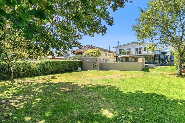 Photo of property in 12 Dowling Grove, Silverstream, Upper Hutt, 5019