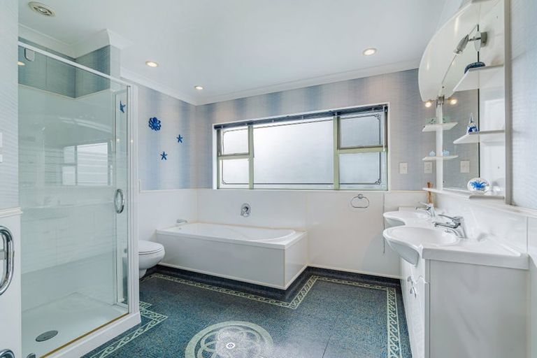 Photo of property in 88 Boord Crescent, Kumeu, 0891