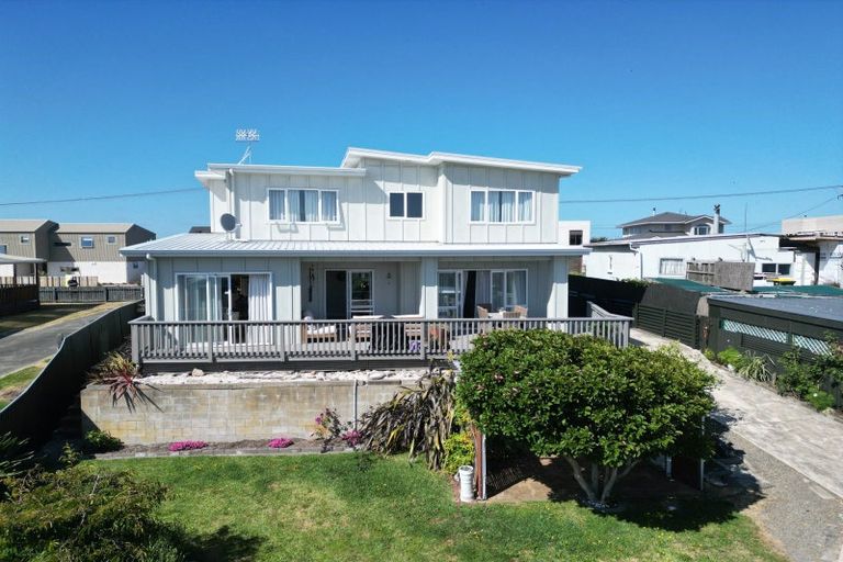 Photo of property in 9 Roore Street, Foxton Beach, Foxton, 4815