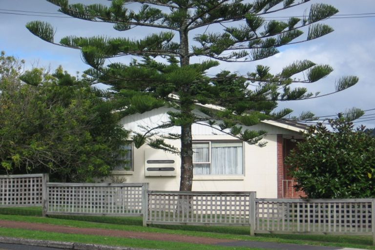 Photo of property in 2/68 West Coast Road, Glen Eden, Auckland, 0602