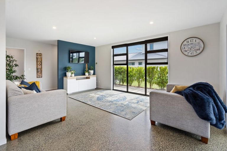 Photo of property in 15 Puroto Place, One Tree Point, 0118