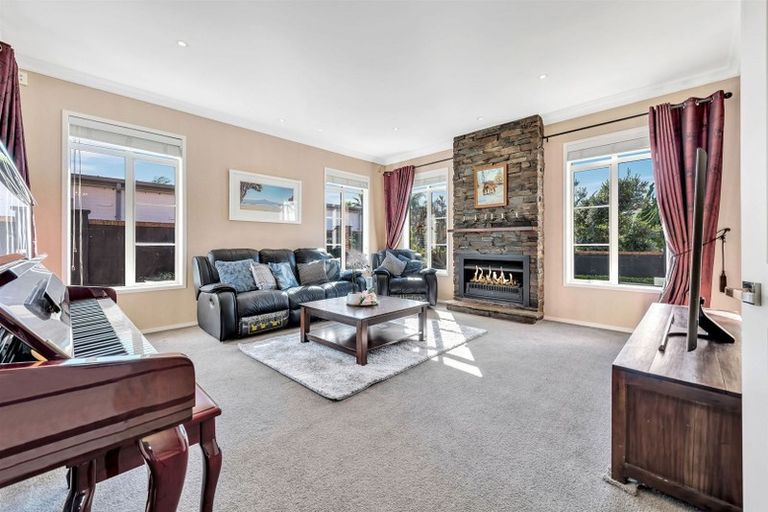 Photo of property in 24 The Mews, Shamrock Park, Auckland, 2016