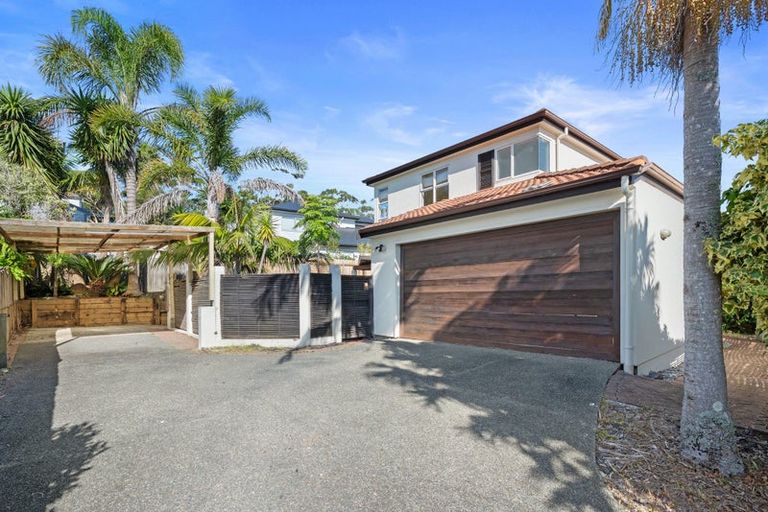 Photo of property in 2/13 Stoneleigh Court, Sunnynook, Auckland, 0632