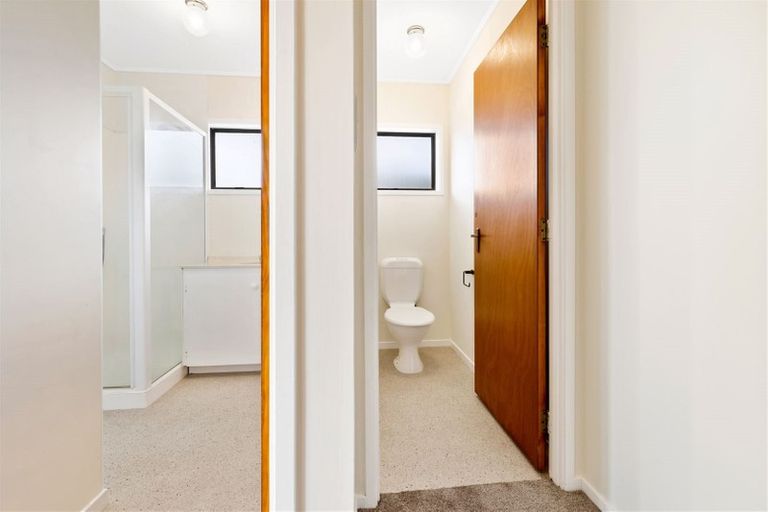 Photo of property in 2/16 Denver Avenue, Sunnyvale, Auckland, 0612