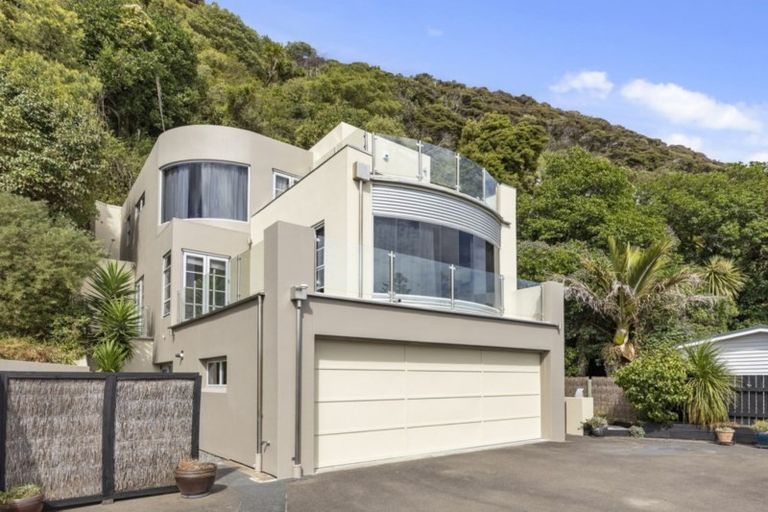 Photo of property in 205 Muritai Road, Eastbourne, Lower Hutt, 5013
