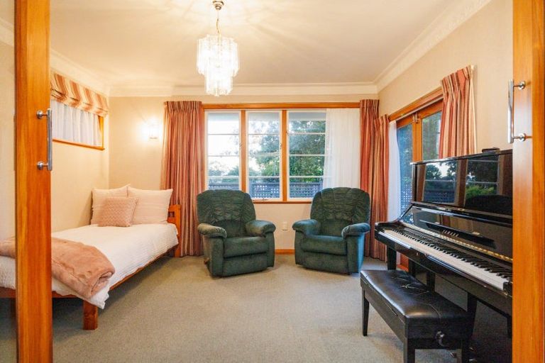 Photo of property in 30 Saint Albans Avenue, Hokowhitu, Palmerston North, 4410