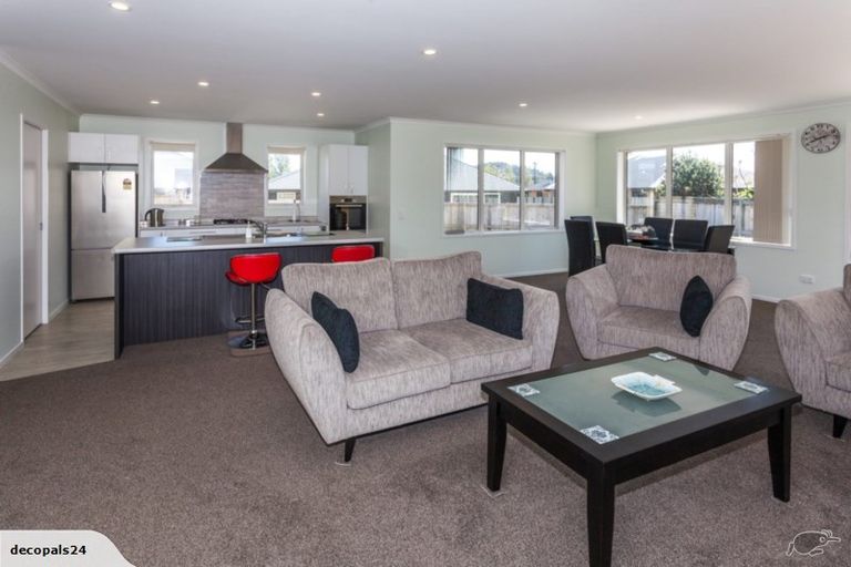 Photo of property in 80 Golden Shore Place, Coromandel, 3506