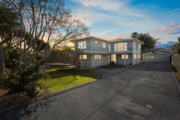 Photo of property in 53 Taikata Road, Te Atatu Peninsula, Auckland, 0610