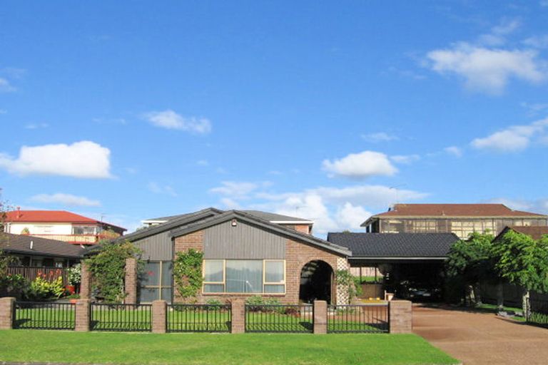 Photo of property in 5 Falstaff Place, Half Moon Bay, Auckland, 2012