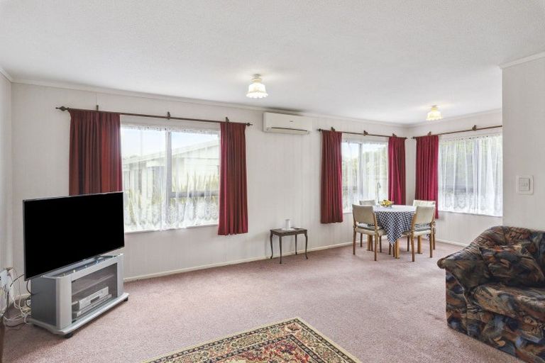 Photo of property in 66 Renown Road, Raumati South, Paraparaumu, 5032