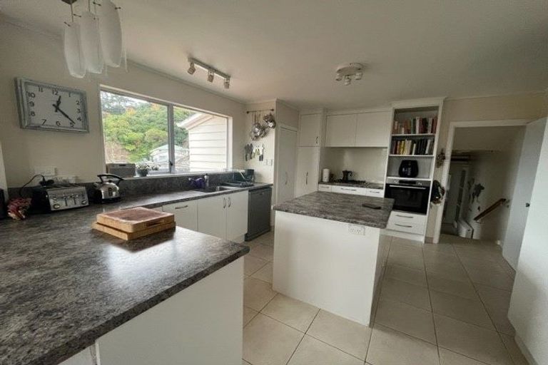 Photo of property in 14 Ardal Grove, Tirohanga, Lower Hutt, 5010